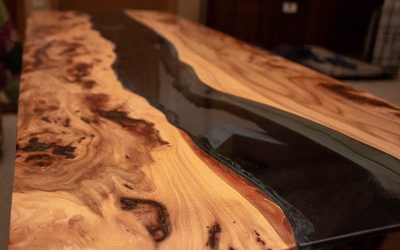 Live edge wood and glass coffee table - detail
